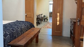 1 多间卧室、熨斗/熨衣板、WiFi、床单