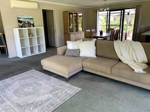 Living area - Country Getaway on the edge of the Yarra Valley (Yarrambat)
