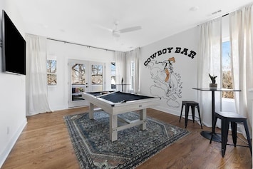 Play and Unwind: Pool Table Perfectly Placed in the Home