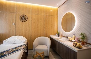 Whirlpool, Tiefengewebe-Massagen, Thai-Massagen, Sportmassagen