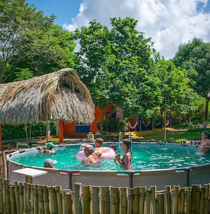 Outdoor pool, pool loungers - Cabañas Los Venaos (San Bernardo del Viento)