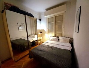 Schreibtisch, kostenloses WLAN, Bettwäsche