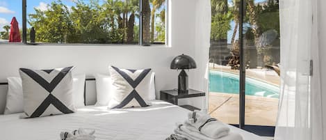 3 habitaciones, tabla de planchar con plancha, wifi y ropa de cama