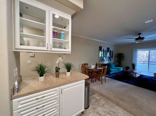 SUPER BOWL 7 MINUTES AWAY - LEVI'S STADIUM  Size Bed-WI-FI-GYM-Parking