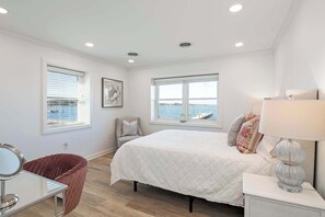 4 habitaciones, tabla de planchar con plancha, wifi y ropa de cama 