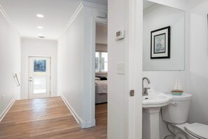 Shower, hair dryer, towels - Waterfront Home | Private Dock | Near St Michaels (Easton)