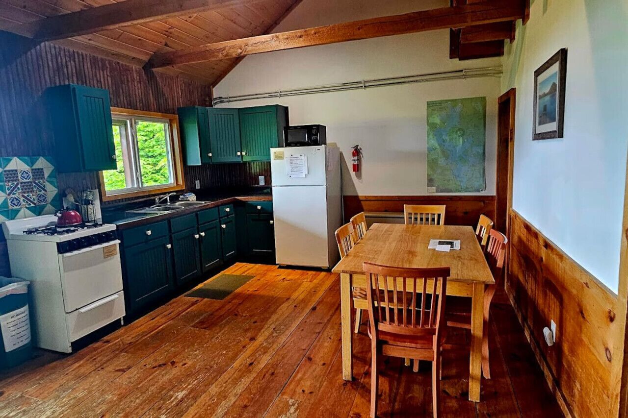 Batterie de cuisine, vaisselle et ustensiles