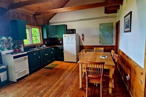 Batterie de cuisine, vaisselle et ustensiles