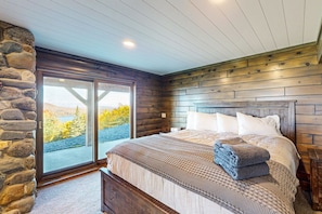 5 bedrooms, free WiFi, bed sheets