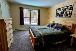 3 bedrooms, iron/ironing board, free WiFi, bed sheets - Den of Coziness - Direct to ATV trails (Greenville)
