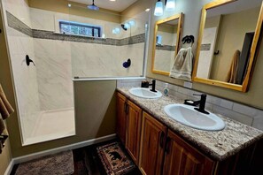 Hårtørrer, håndklæder