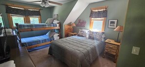 5 bedrooms, desk, free WiFi, bed sheets