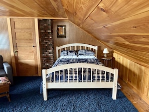 1 bedroom, desk, free WiFi, bed sheets - Blue Bear Cabin- Direct ATV Access*Dock Access*A/C (Greenville)