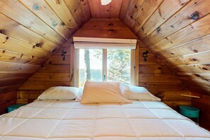 5 bedrooms, free WiFi, bed sheets - The Bunkhouse on Moosehead Lake (Greenville)