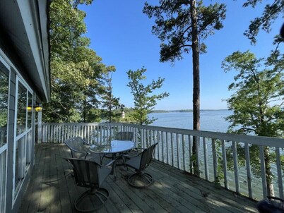 Southern Lakeside Cabin #15