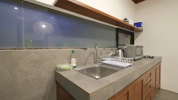 Deluxe Villa | Private kitchen | Fridge, stovetop, dishwasher, electric kettle