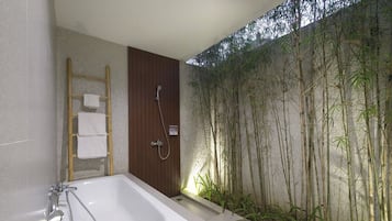 Vila Deluks | Kamar mandi | Pengering rambut dan handuk
