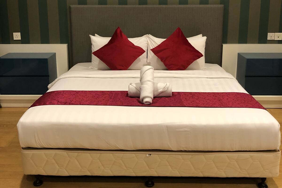 Executive Apartment, 2 Bedrooms | 1 bilik tidur, kalis bunyi, seterika/papan seterika, Wi-fi percuma