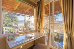 Habitación presidencial, vista a la montaña | Ropa de cama de alta calidad, wifi gratis y ropa de cama 