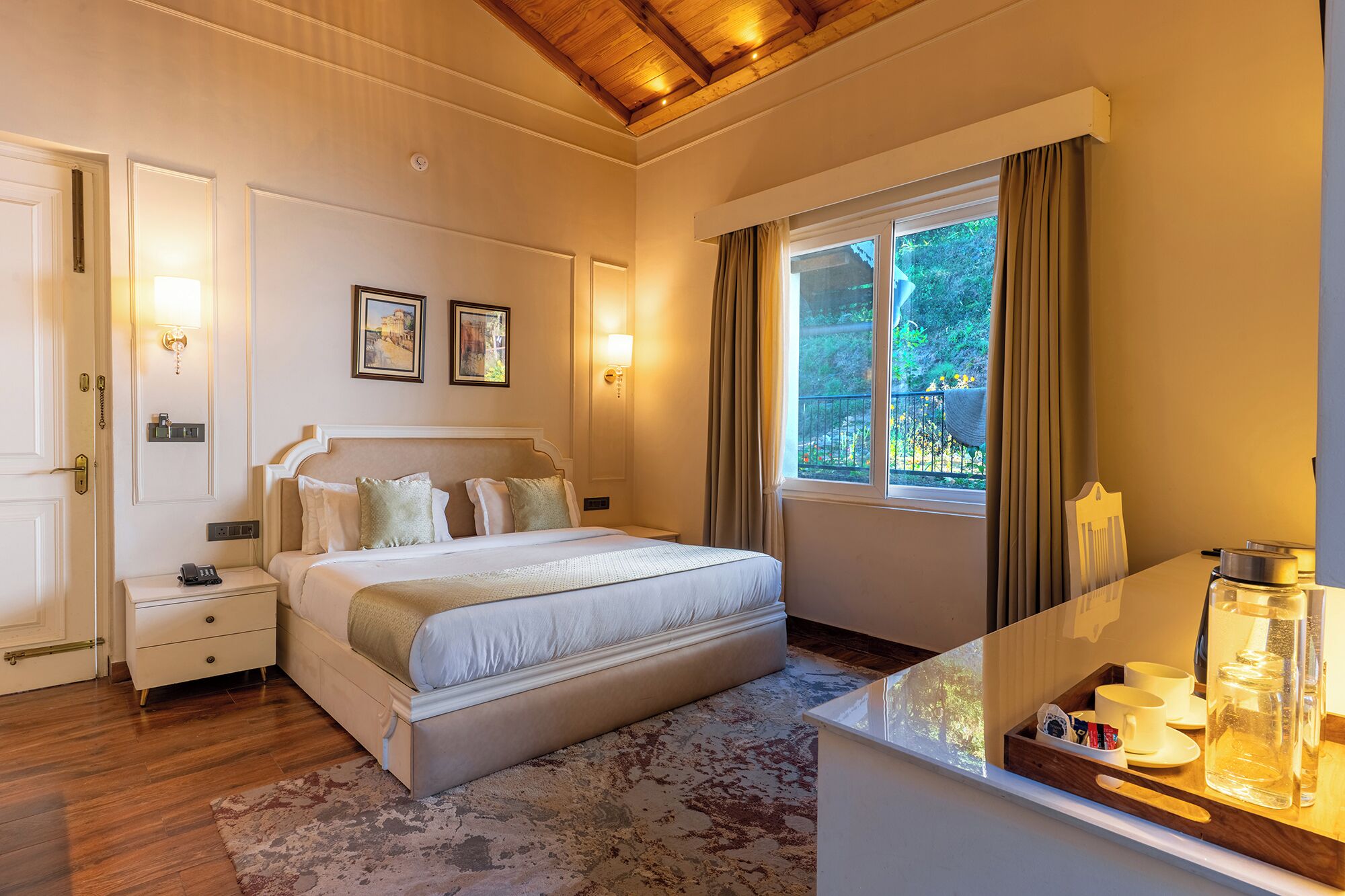 Luksushuone, näköala mäelle | Ylelliset vuodevaatteet, ilmainen Wi-Fi, vuodevaatteet