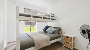 5 bedrooms, desk, iron/ironing board, travel cot