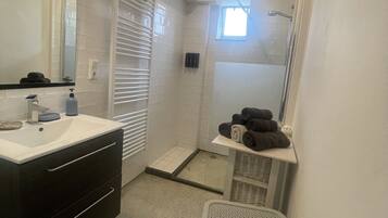 Shower, free toiletries, hair dryer, towels