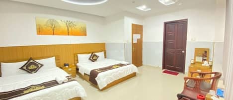 Kamar Double Bisnis | Meja kerja, kedap suara, setrika/meja setrika, dan Wi-Fi gratis