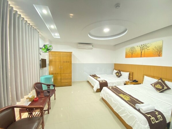 Business Double Room | Desk, soundproofing, iron/ironing board, free WiFi - KHACH SAN PHU HUNG (Ho Chi Minh City)