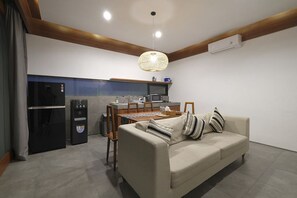 Deluxe Villa | Private kitchen | Fridge, stovetop, dishwasher, electric kettle - Lavilla 9 (Sukawati)