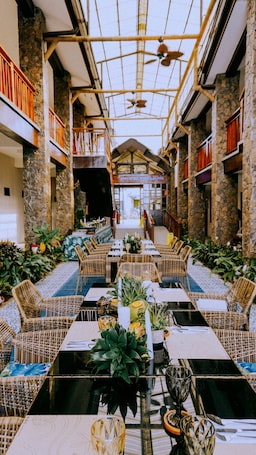 Restaurant. UNWND Boutique Hotel Camiguin