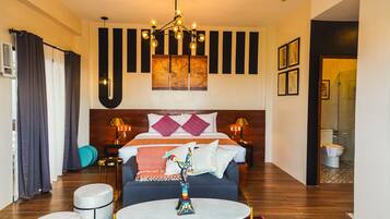 Executive studio suite, 1 kingsize bed | Individueel gedecoreerd, individueel gemeubileerd, een bureau