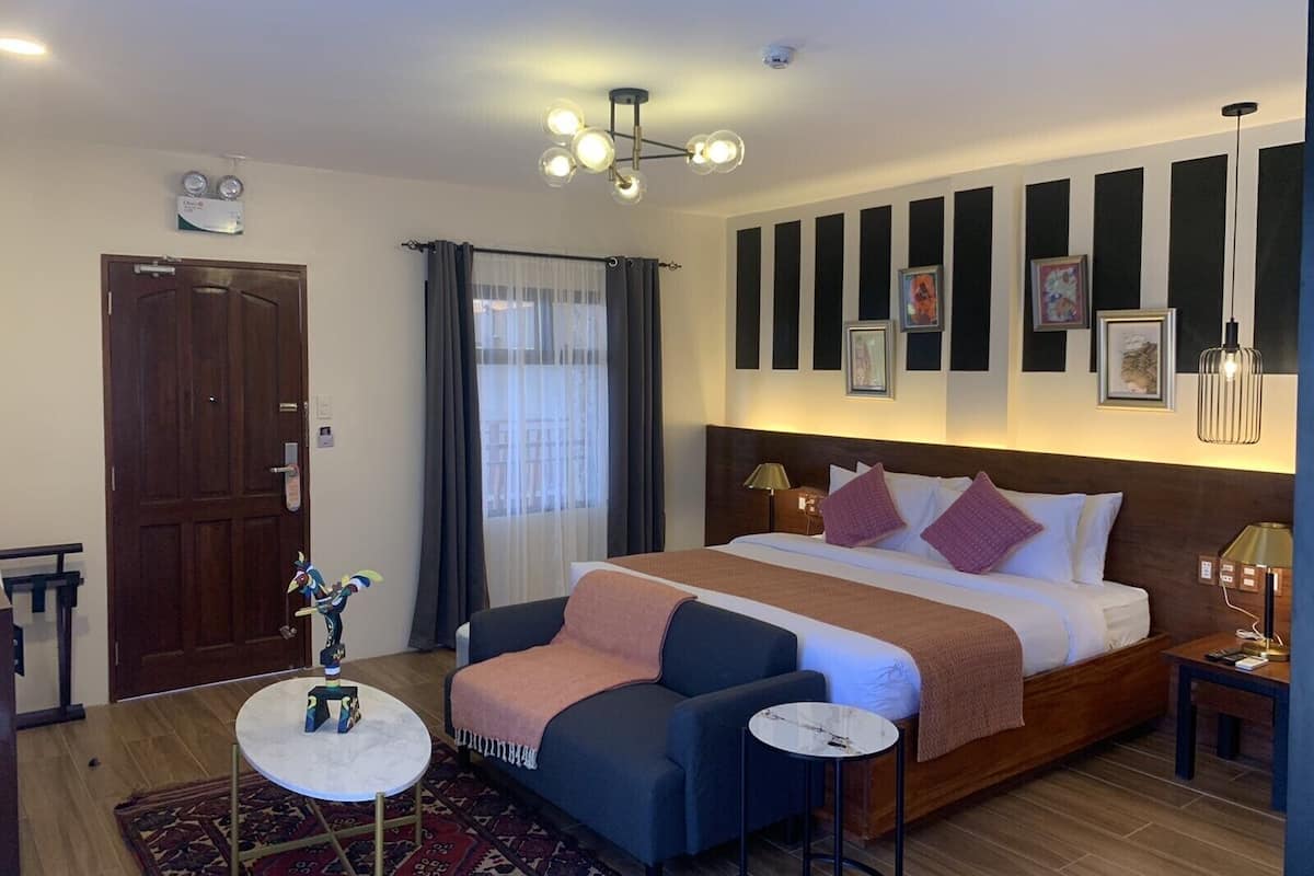 Junior Studio Suite, 1 King Bed | Individually decorated, individually furnished, desk, free WiFi