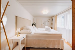 3 bedrooms, iron/ironing board, travel cot, free WiFi - Your retreat between mountains and lakes—for families, friends, and dogs (Ebensee)