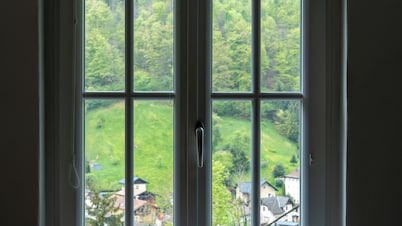 Your retreat between mountains and lakes—for families, friends, and dogs