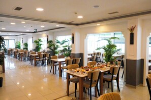 Breakfast area - Lopera Beach Hotel (Edremit)