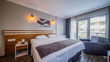 Chambre Familiale (French Balcony)