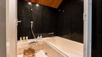 Douche, articles de toilette écologiques, sèche-cheveux, bidet