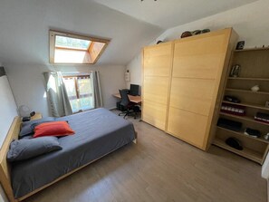 1 chambre, fer et planche Ă repasser, lit parapluie, Wi-Fi gratuit