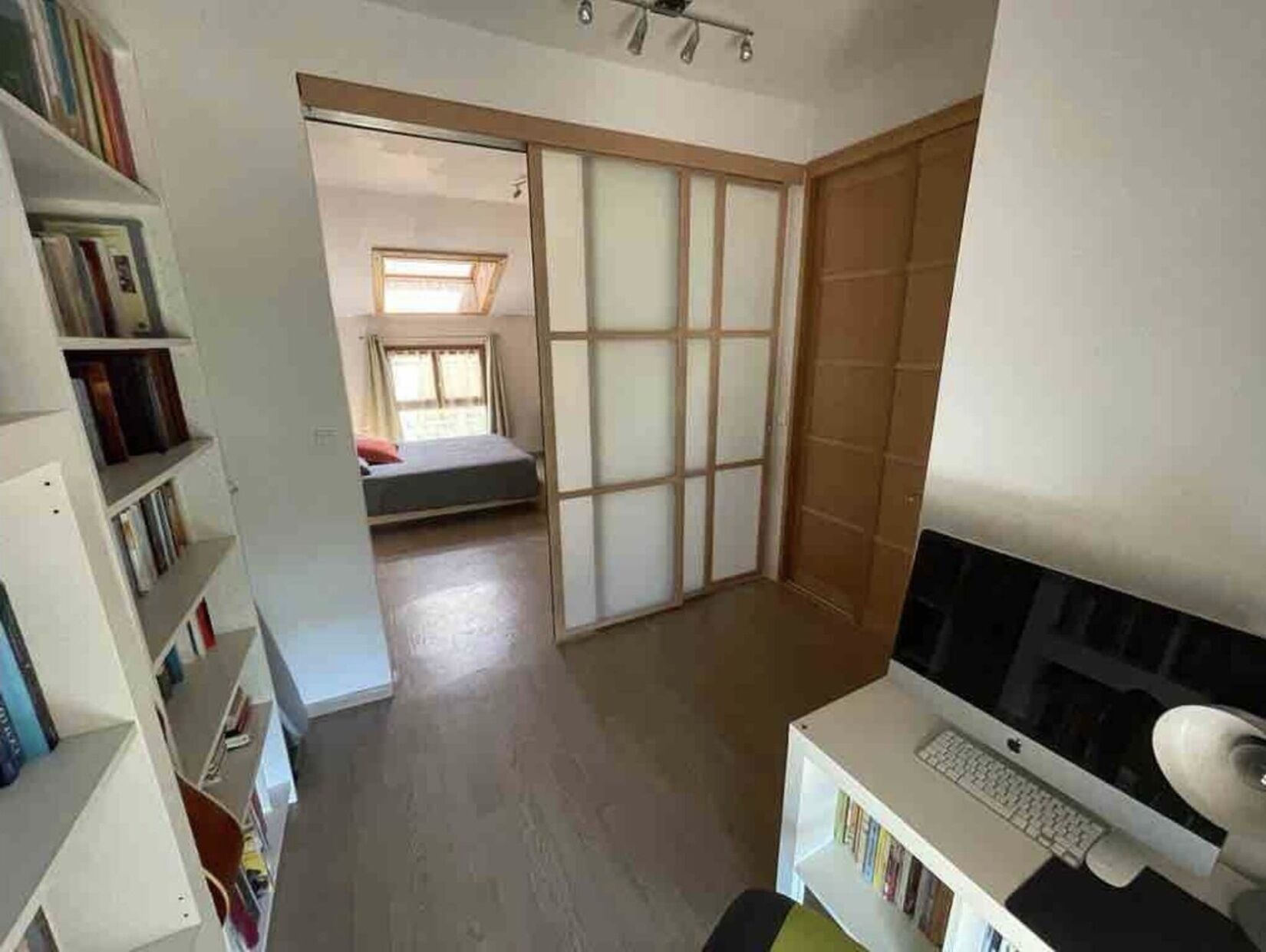 1 slaapkamer, een strijkplank/strijkijzer, reisbedje, gratis wifi