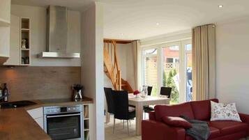 Smart-TV, Kamin, DVD-Player, Stereoanlage