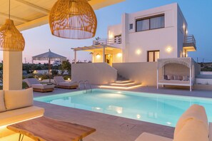 Outdoor pool - 4-Bedroom Villa, Private Pool & BBQ, Walking Distance To The Beach! (Milos)