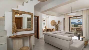 Smart-tv, eldstad, böcker och en stereo