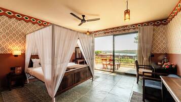 Kahden hengen deluxe-huone | 1 makuuhuone, yksilöllisesti kalustettu, työpöytä