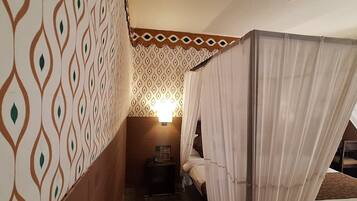 Kahden hengen deluxe-huone | 1 makuuhuone, yksilöllisesti kalustettu, työpöytä