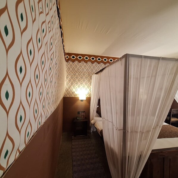 1 habitación, muebles diferentes y escritorio 