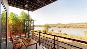 Premium-Doppelzimmer, 1 Doppelbett, Seeblick | 1 Schlafzimmer, individuell eingerichtet, Schreibtisch