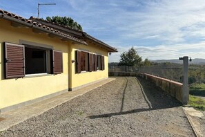 Property grounds - Small villa in the woods between Florence Arezzo and Siena (Terranuova Bracciolini)