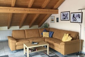 Smart-tv, een dvd-speler en boeken