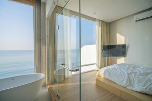 Family Villa | 4 bedrooms, desk, free WiFi, bed sheets