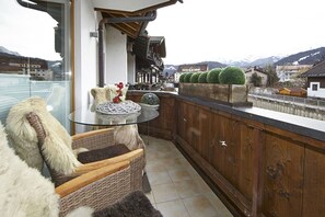 Outdoor dining - Pleasant apartment in Kirchberg im Wald (Garmisch-Partenkirchen)